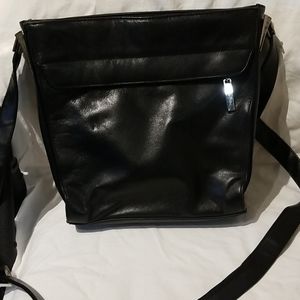 Dillard's Women's Black Leather Shoulder Bag.